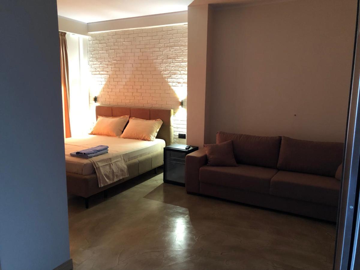 Ritson Hotel Vlorë Exteriör bild
