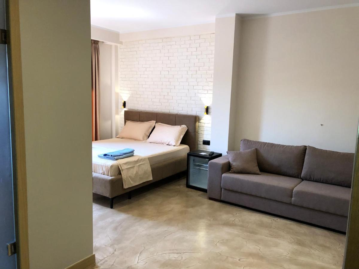 Ritson Hotel Vlorë Exteriör bild